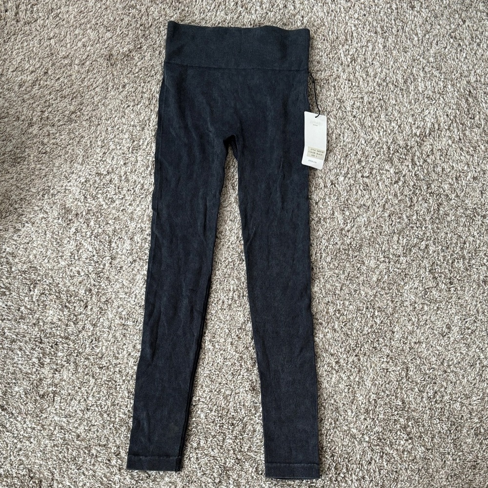 NWT anwnd active Women's High-Waisted leggings
